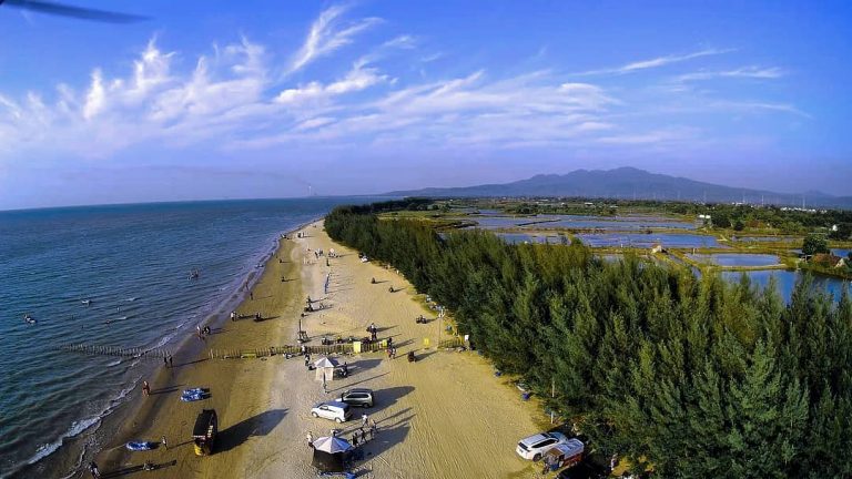 Wisata Pantai Karang Jahe Rembang Jawa Tengah
