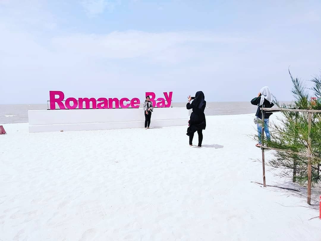 Romance Bay Pantai Romantis